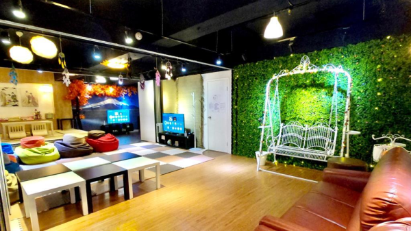 RIGHT RIGHT RIGHT PARTY HOUSE gallery image