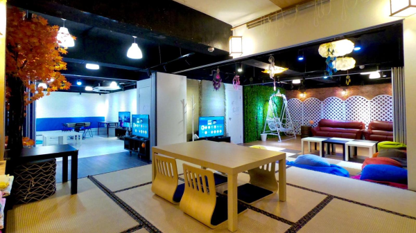 RIGHT RIGHT RIGHT PARTY HOUSE gallery image