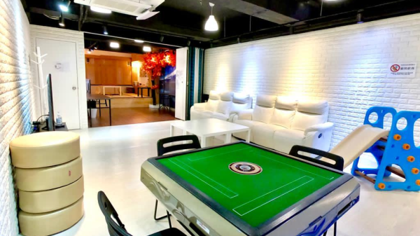 RIGHT RIGHT RIGHT PARTY HOUSE gallery image
