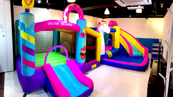RIGHT RIGHT RIGHT PARTY HOUSE gallery image